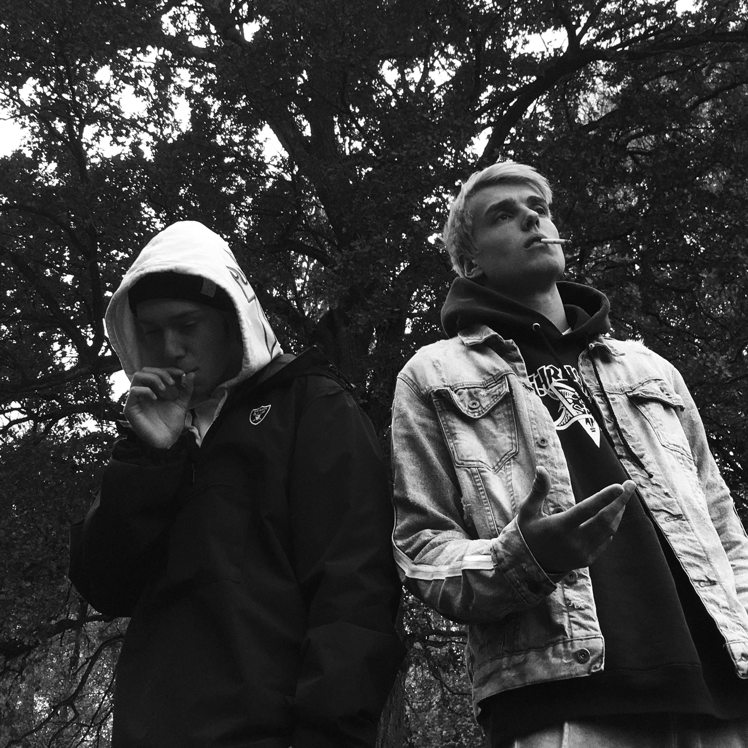 MukL & yurkur - Vzhůru Nohama